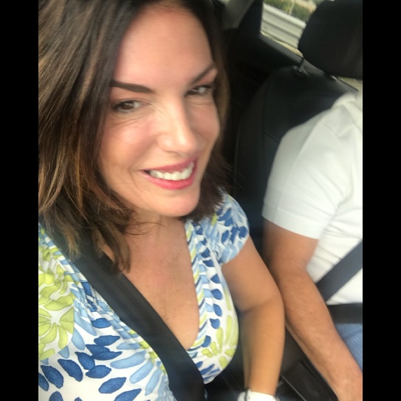 Meet your top 10% seller and posh ambassador ๐๐๐โค๏ธโค๏ธโค๏ธ - Picture 5 of 8